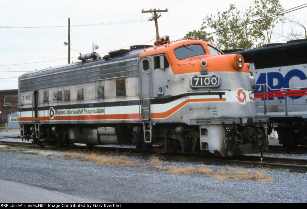 MARC NPCU #7100 - Maryland Rail Commuter